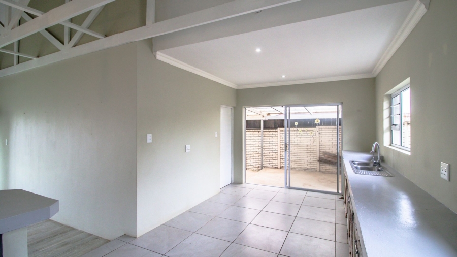 6 Bedroom Property for Sale in Kidds Beach Eastern Cape